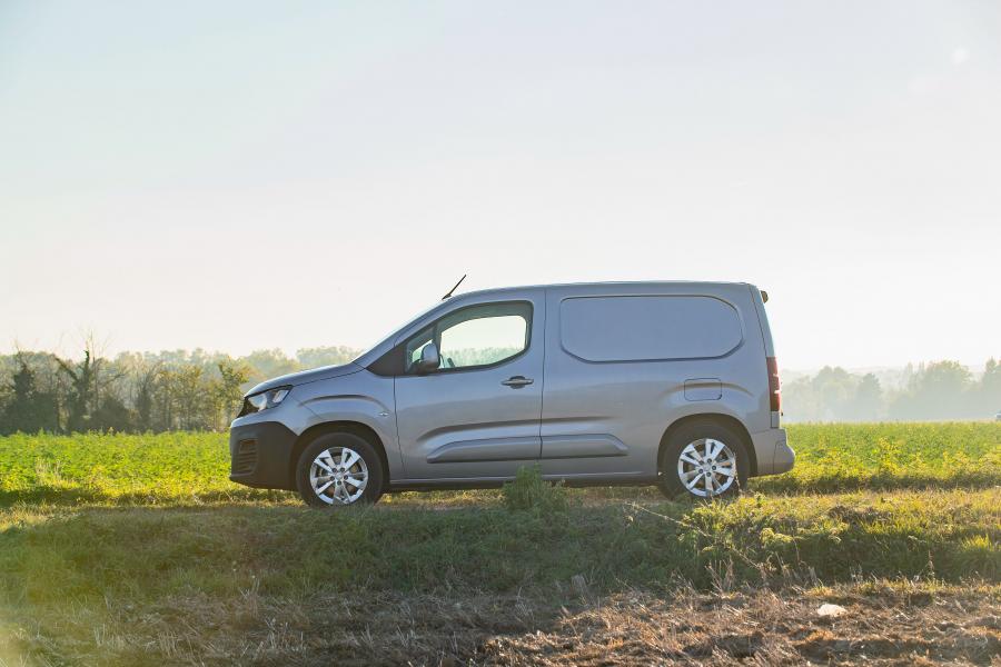  Peugeot Partner 2018 года  (WW) (фото 8 из 20)